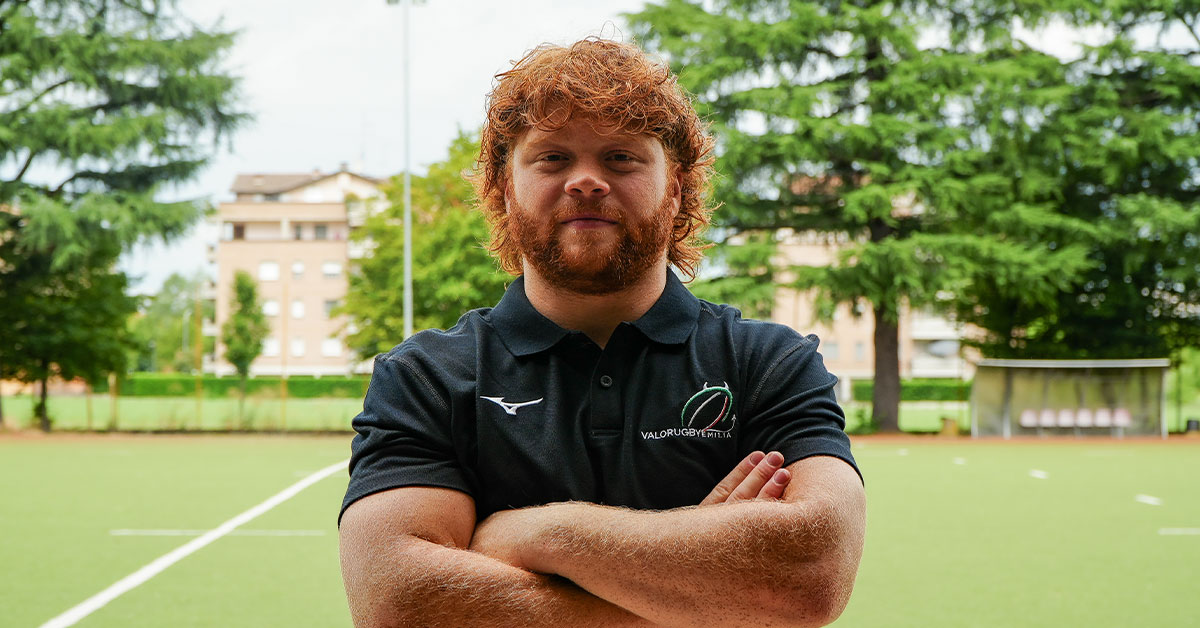 Matteo Musajo giocatore Valorugby Emilia con polo nera ufficiale