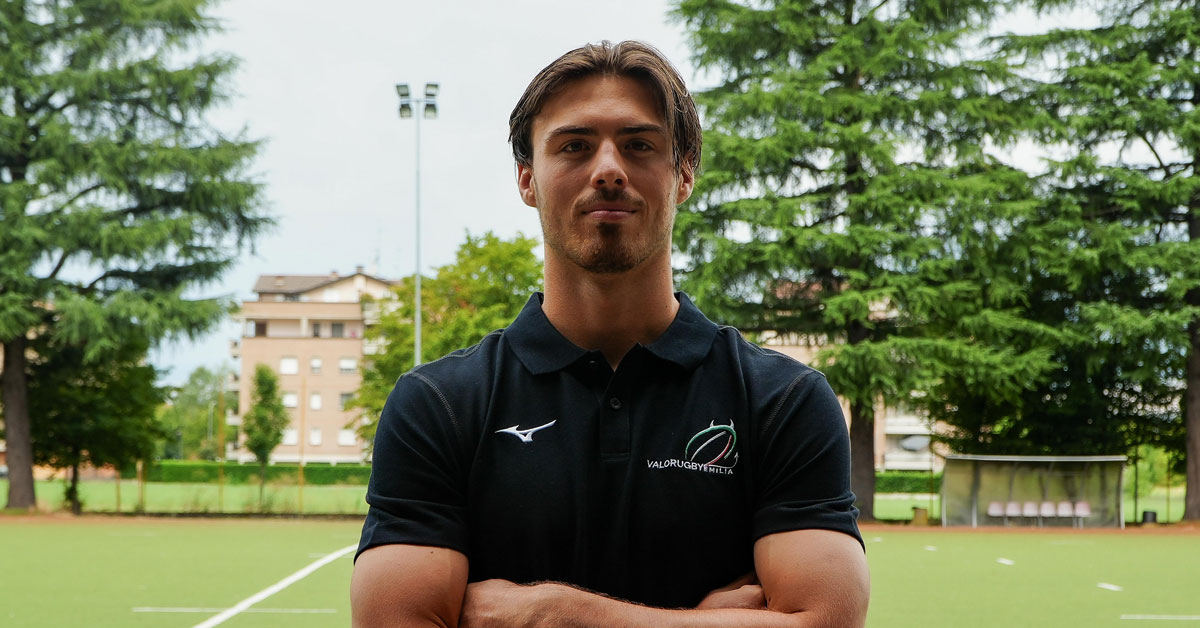 Federico Cuminetti giocatore Valorugby Emilia con polo nera ufficiale