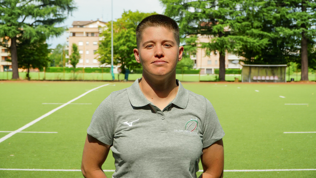 Sara Squassabia performance analyst Valorugby Emilia con polo grigia ufficiale