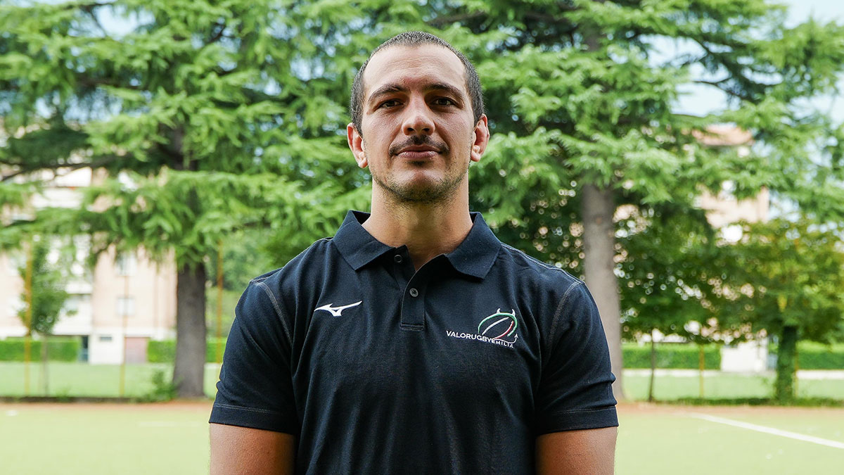 Conrado Roura giocatore Valorugby Emilia con polo nera ufficiale