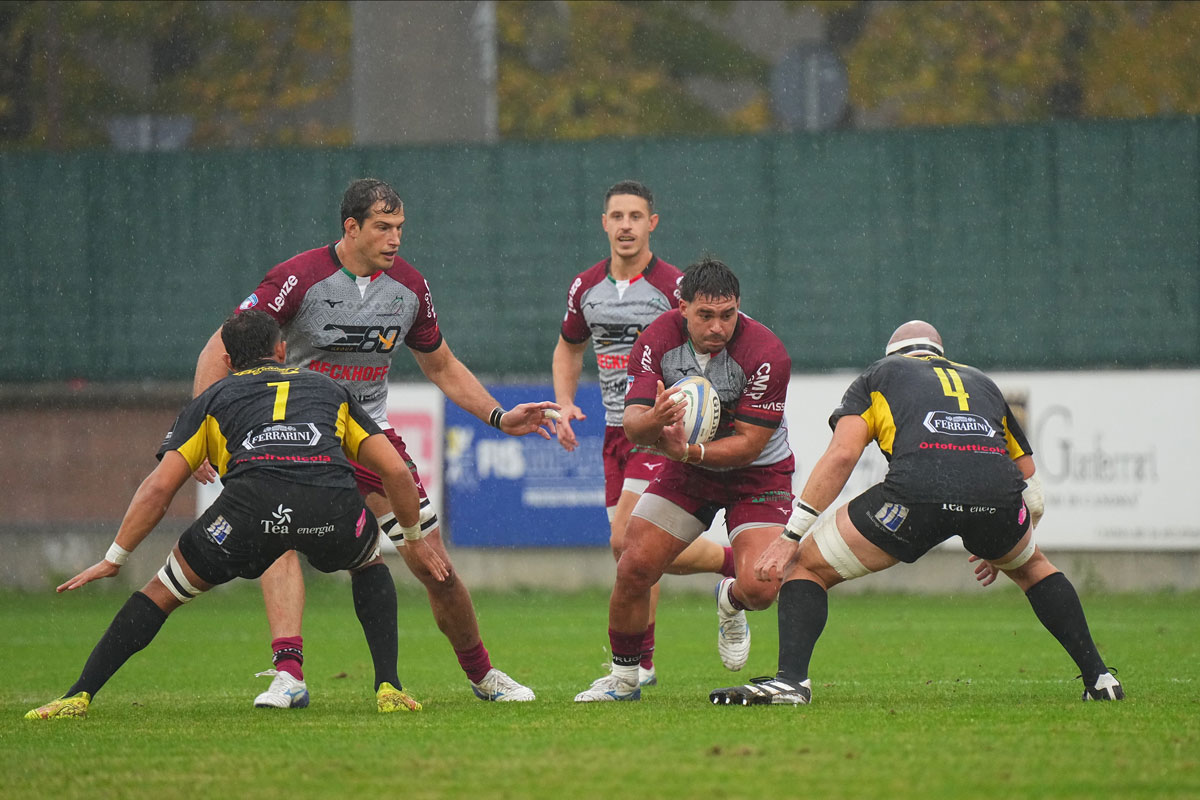 Juan Cruz, giocatore Valorugby Emilia, in azione contro Rugby Viadana